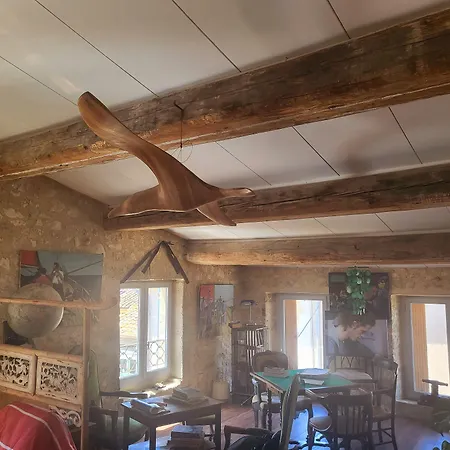 La Rose Du Vent Bed and Breakfast 4*